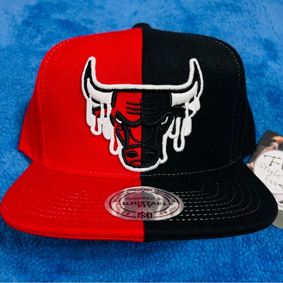 Exclusive Mitchell & Ness Chicago Bulls Half Red & Half Black Snapback Deadstock